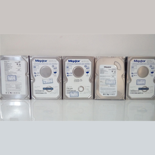 5عدد هارد 80گیگIDE-چهار مکستور و یک عدد سیگیت