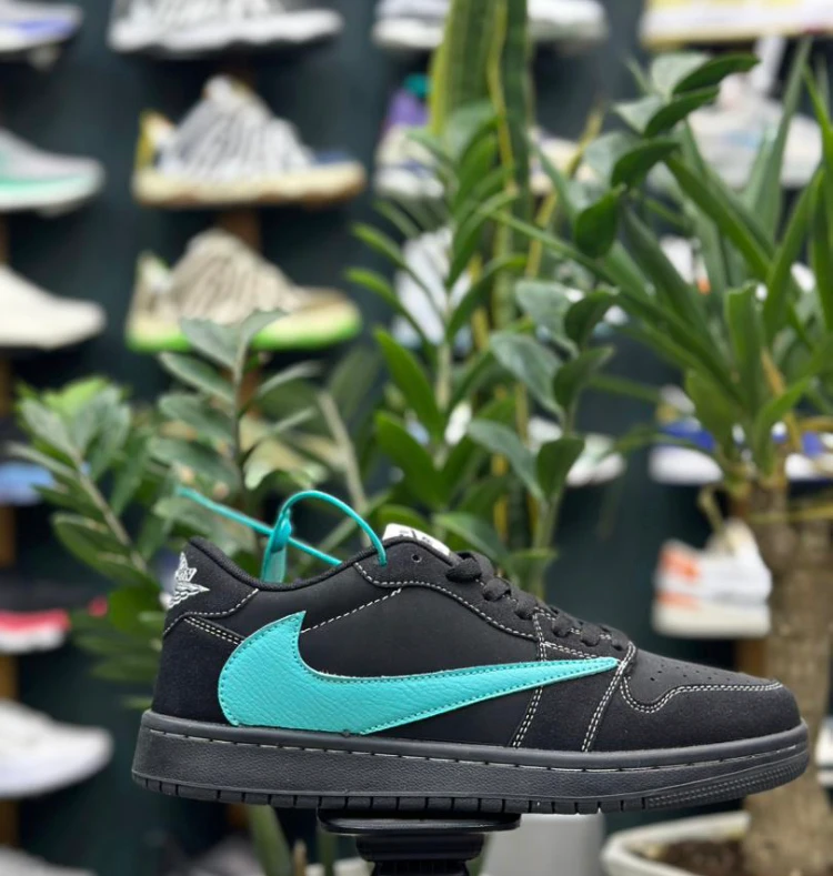 کتونی نایک تراویس اسکات  سایز 41 تا 44 آبی و مشکی NIKE JORDAN
