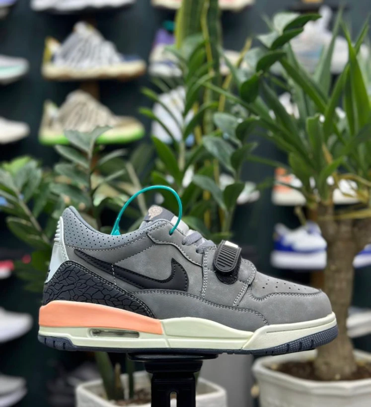 کتونی نایک ایر جردن سایز 41 تا 44 طوسی و مشکی NIKE JORDAN