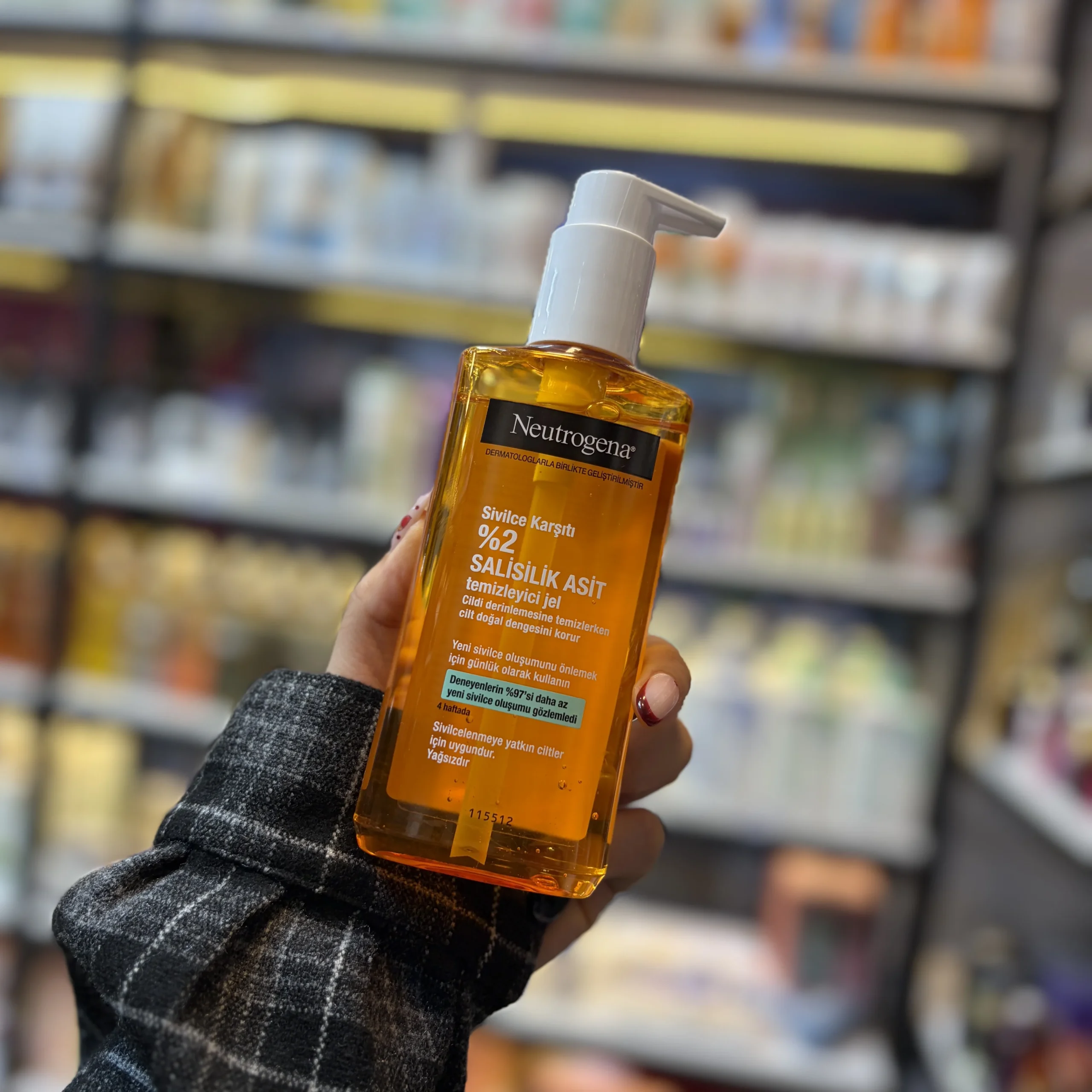 ژل شستشوی صورت ضد جوش نوتروژینا مدل Salicylic Acid
