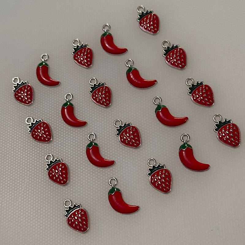 آویز فلفل و توت فرنگی