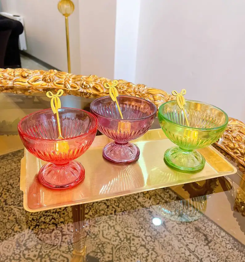 بستنی خوری ساده رنگی رنگی