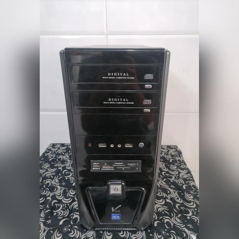 جعبه کیس مشکی ویرا دارای یک پورت USB و مموری مجزا