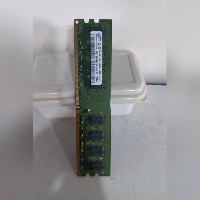 یک عدد رم 2 گیگ DDR2 باس 800 Samsung-استوک(کد R-S-56-63)