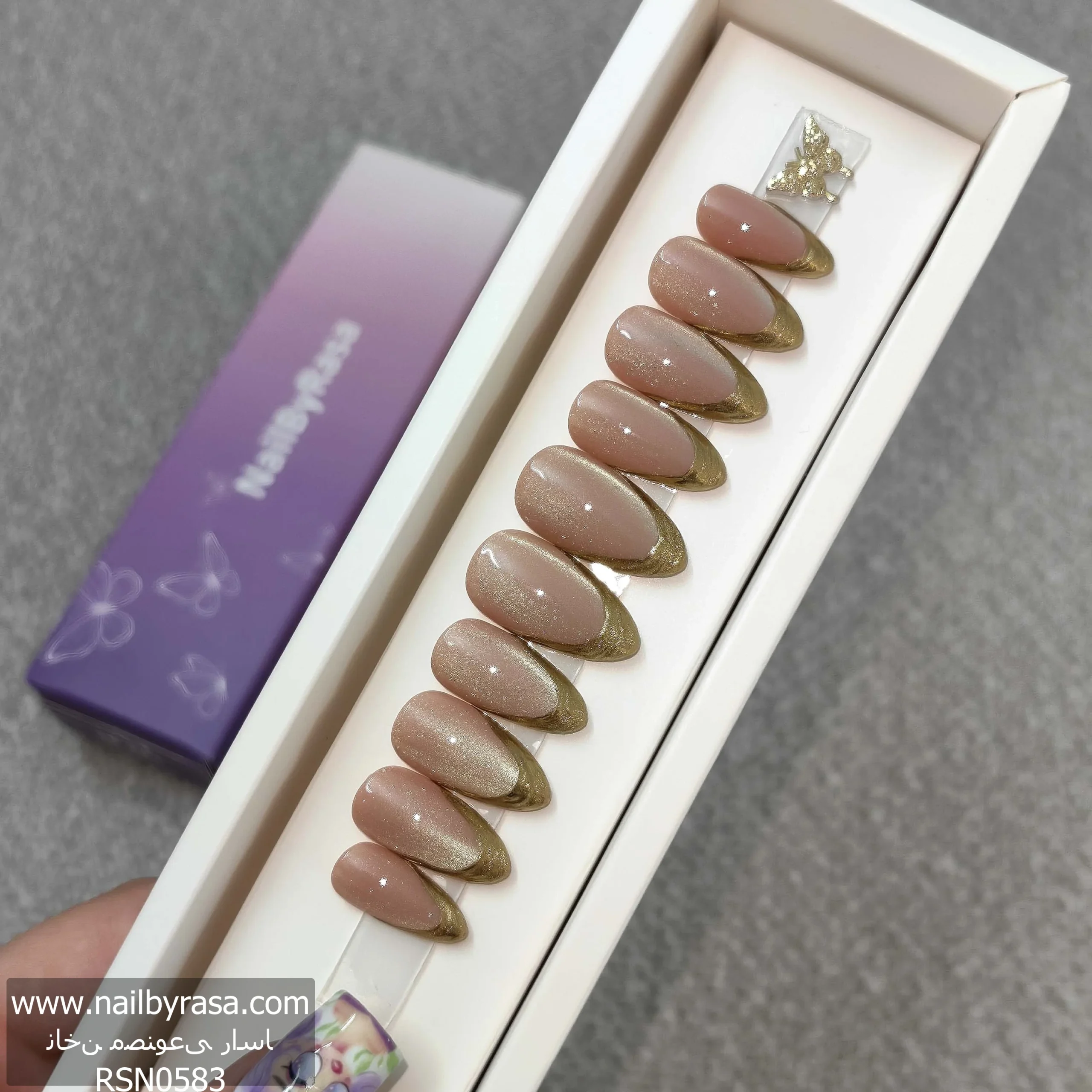 ناخن مصنوعی آیس طلایی با طرح فرنچ براق بادامی راسا – RSN0583
