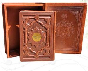کلیات سعدی وزیری گلاسه چرم جعبه دار نفیس