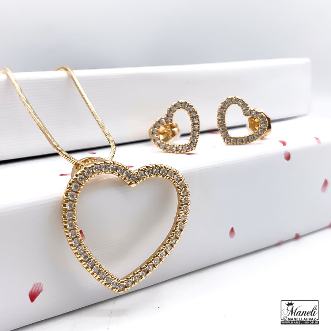 نیم ست نگین دار قلب از برند ژویپنگ: شکوهی از زیبایی و طراوت
