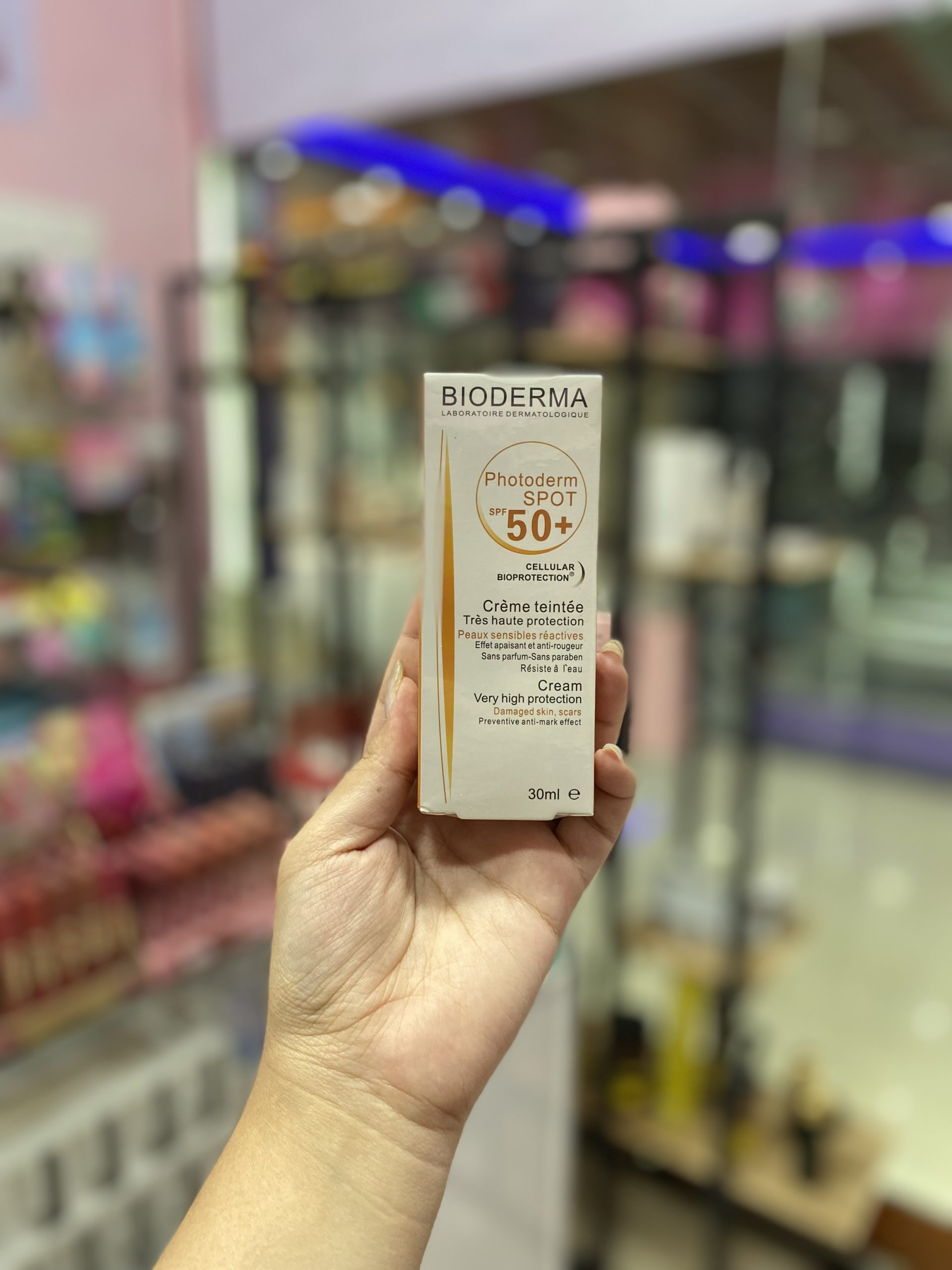 ضد آفتاب ضد لک بیودرما فتودرم اسپات SPF50+