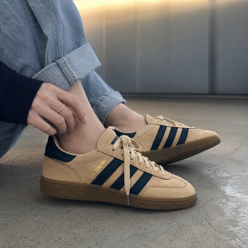 کتونی زنانه Adidas مدل Spezial رنگ کرم سورمه ای (hm) کد SH474