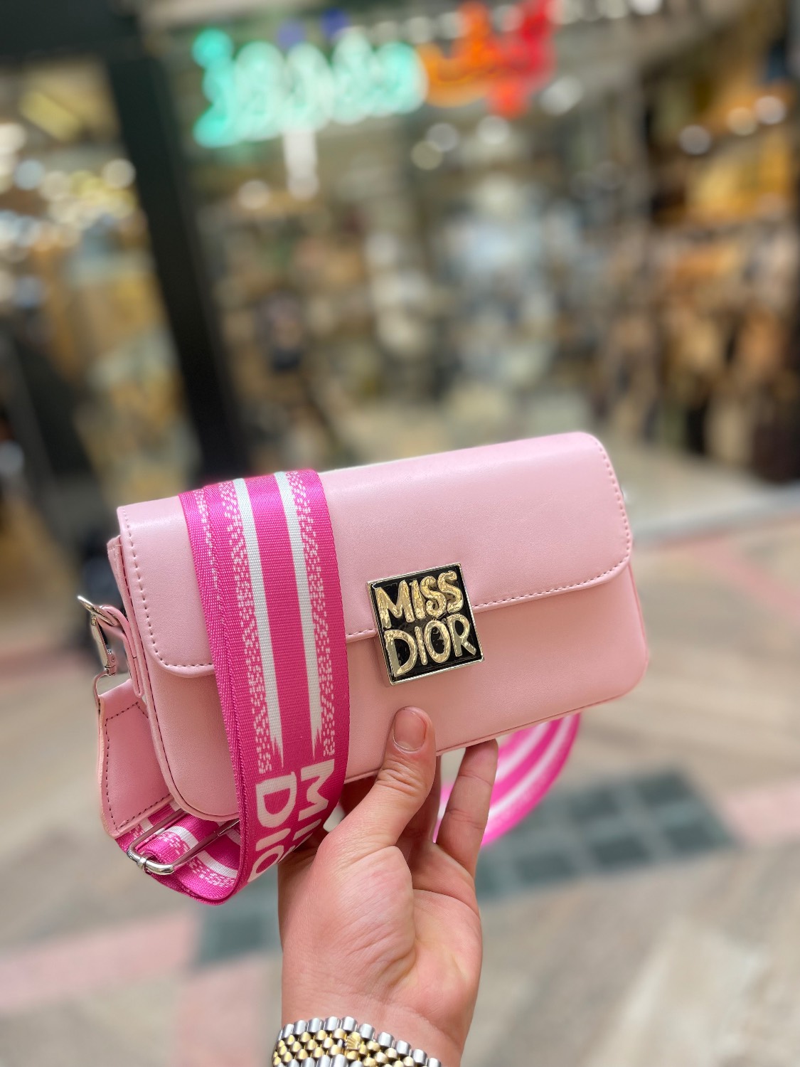 کیف بند اسپرت میس دیور.Miss Dior sports strap bag