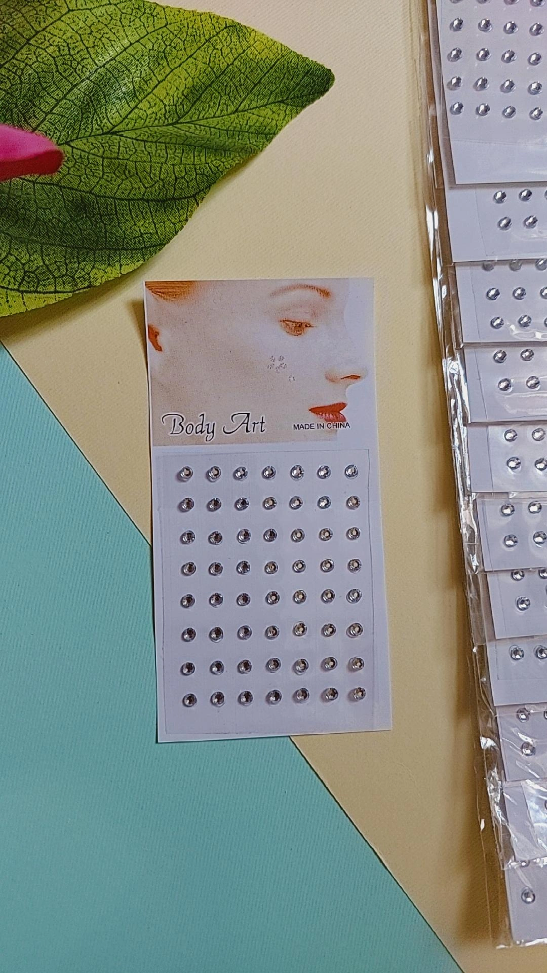 نگین ریز صورت