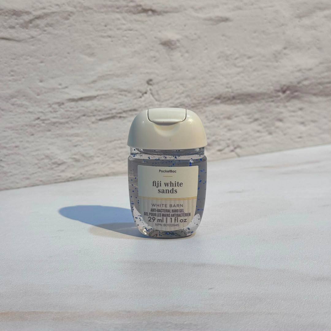 ژل و کرم ضدعفونی و خوشبو کننده دست بث اند بادی  BATH &amp; BODY WORKS ANTI-BACTRIAL HAND GEL And Moisturizing - fiji white sands