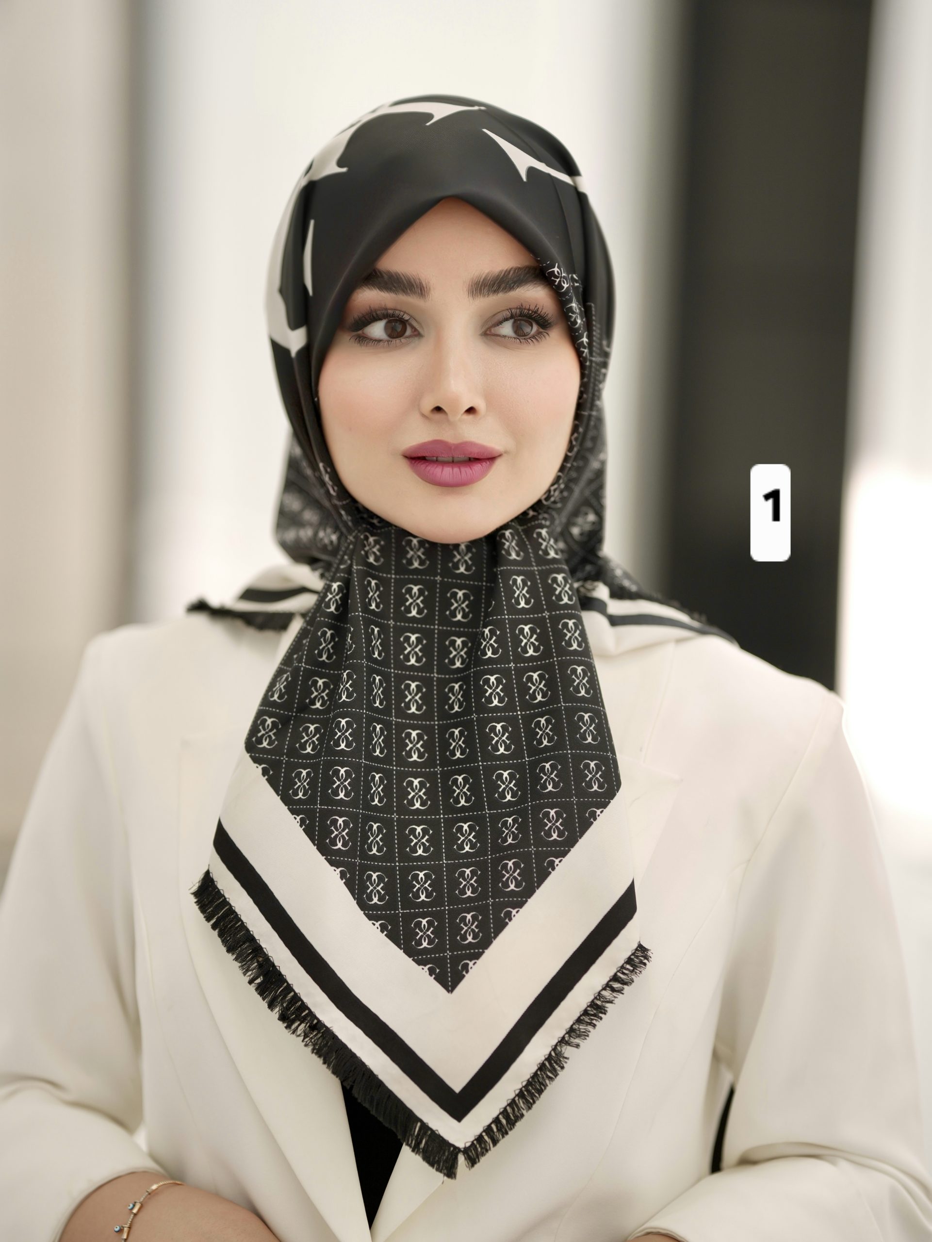 روسری ابریشم توییل قواره کوچک کد ۱۰۸۲