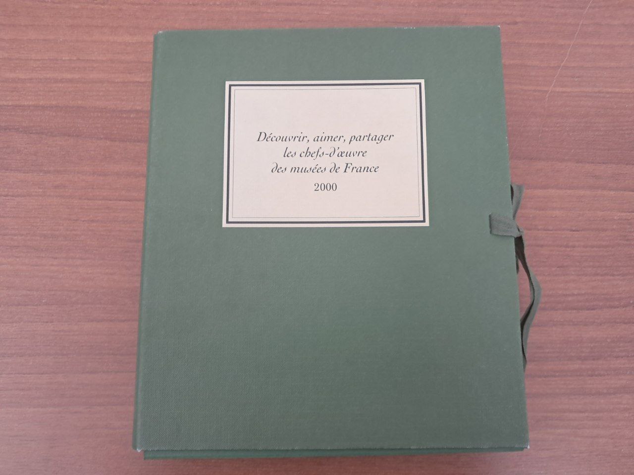 کتاب Decouvrir Aimer Partager Les Chefs D Oeuvre Des Musees De France 2000 (دست دوم)