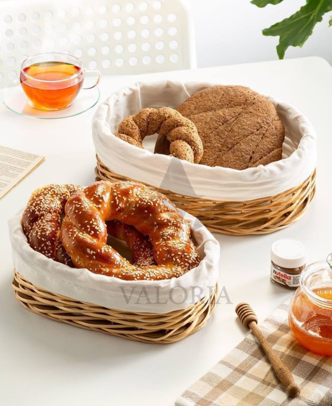 سبد نان و سبزی بیضی حصیری سایز متوسط