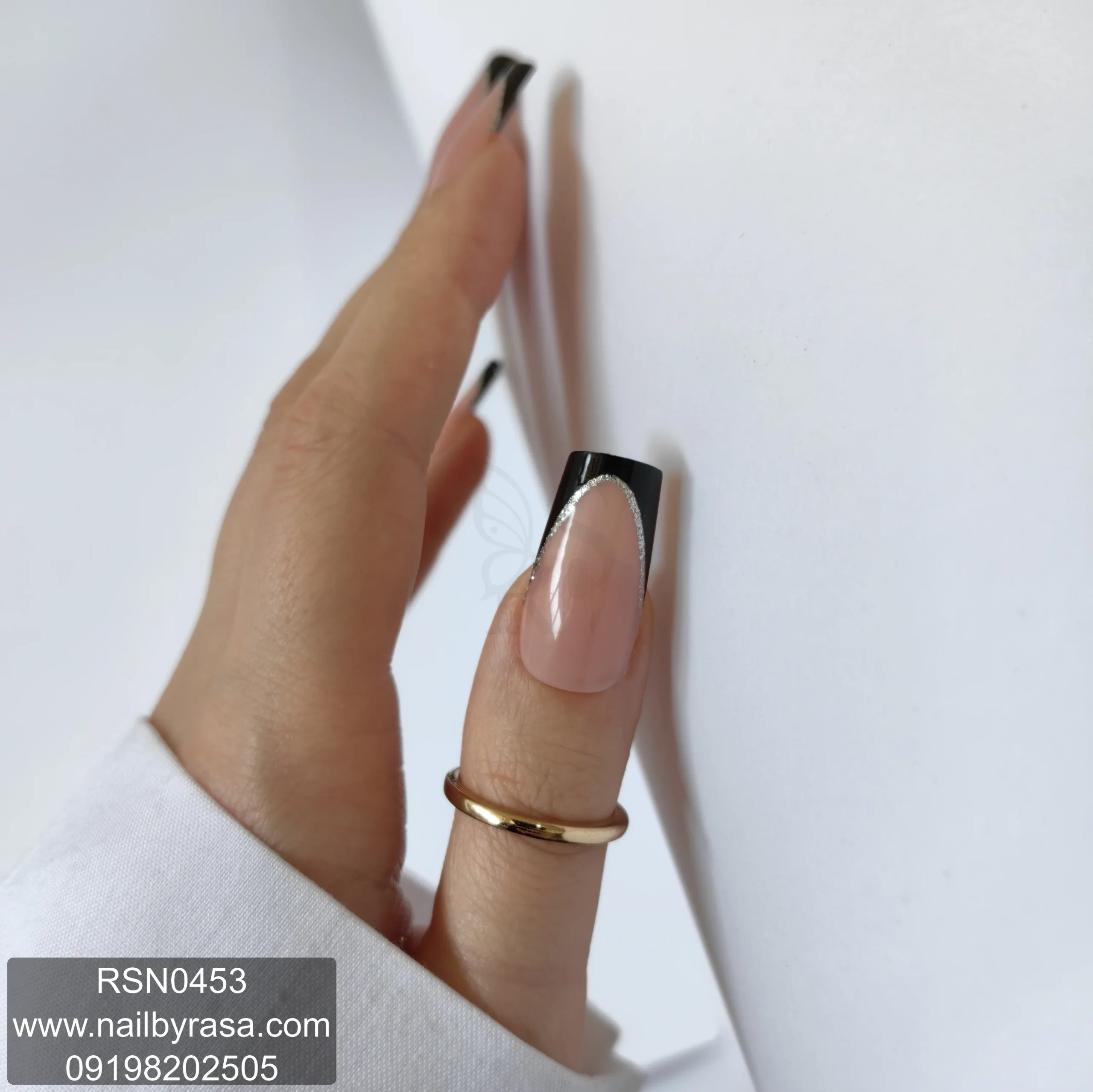 ناخن مصنوعی راسا فرم مربعی رنگ مشکی فرنچ با خط نقرهای براق مدل RSN0453