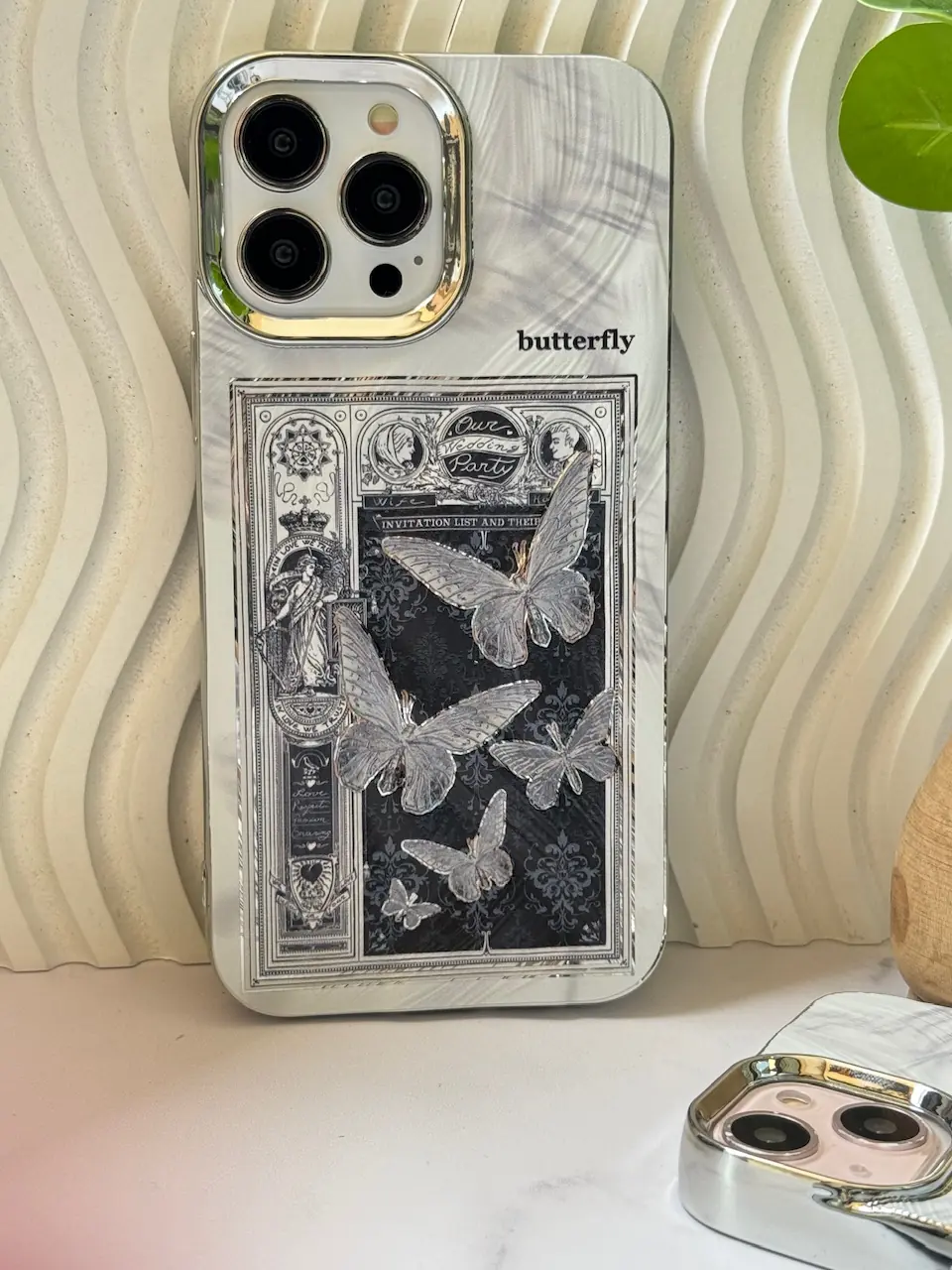 قاب Black and White butterfly