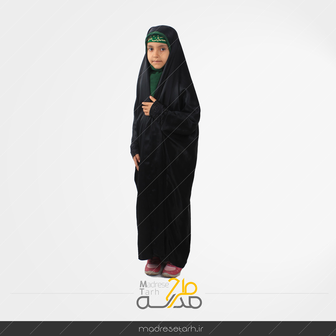 دختر دست به سینه