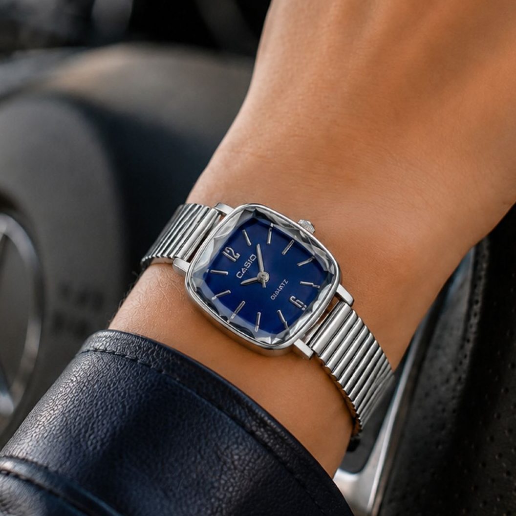 ساعت casio زنانه صفحه سورمهای بند کشویی کاسیو سری مربعی (e) کد CR-D8553