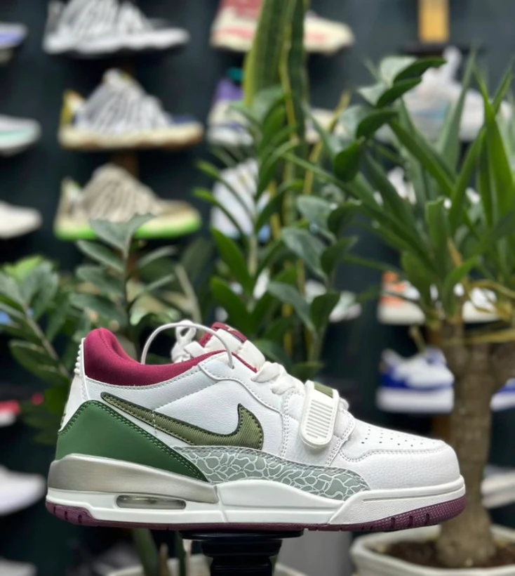 کتونی نایک ایر جردن سایز 41 تا 44 سدری و سفید و قرمز NIKE JORDAN