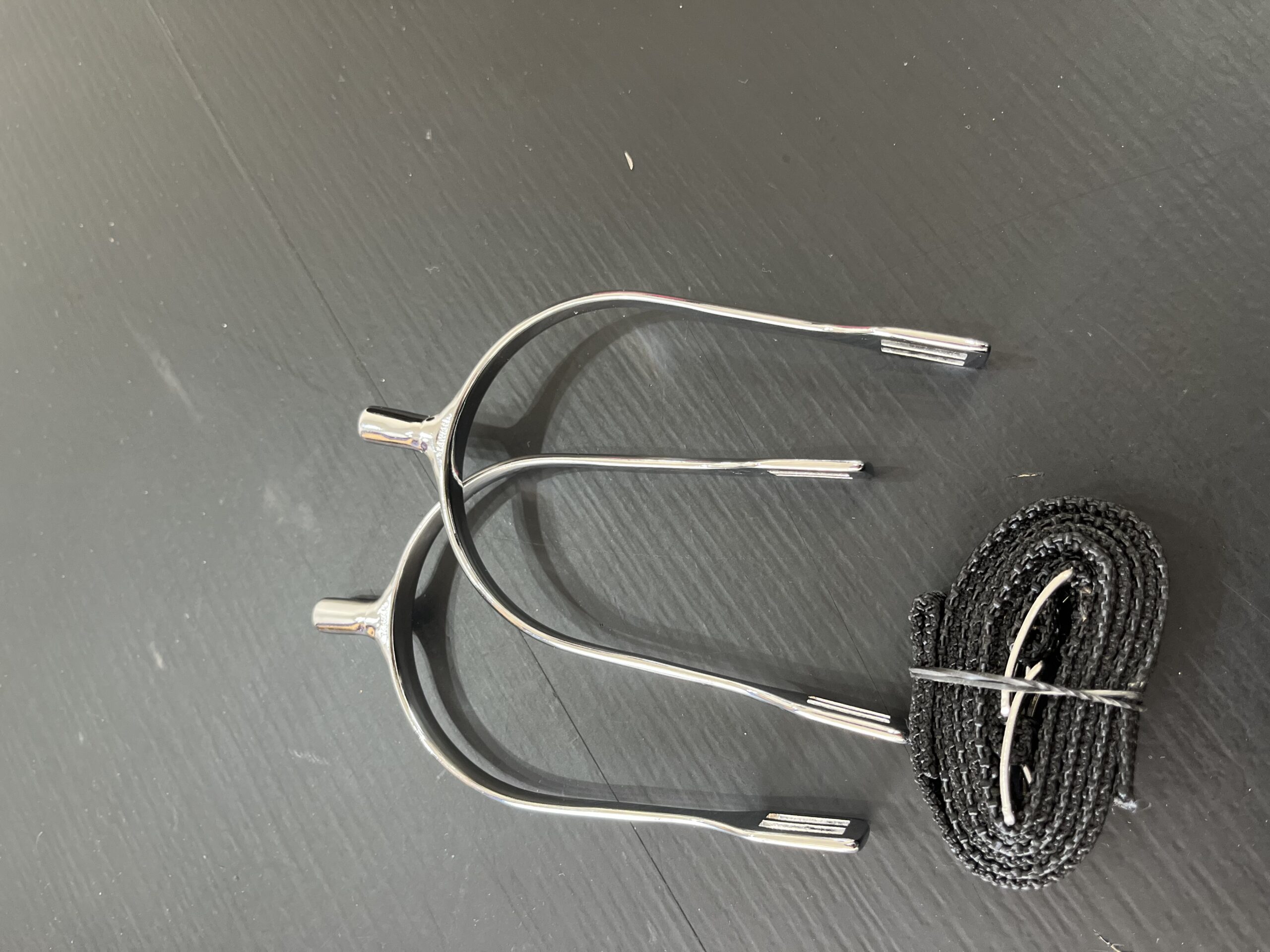 مهمیز spur & strap