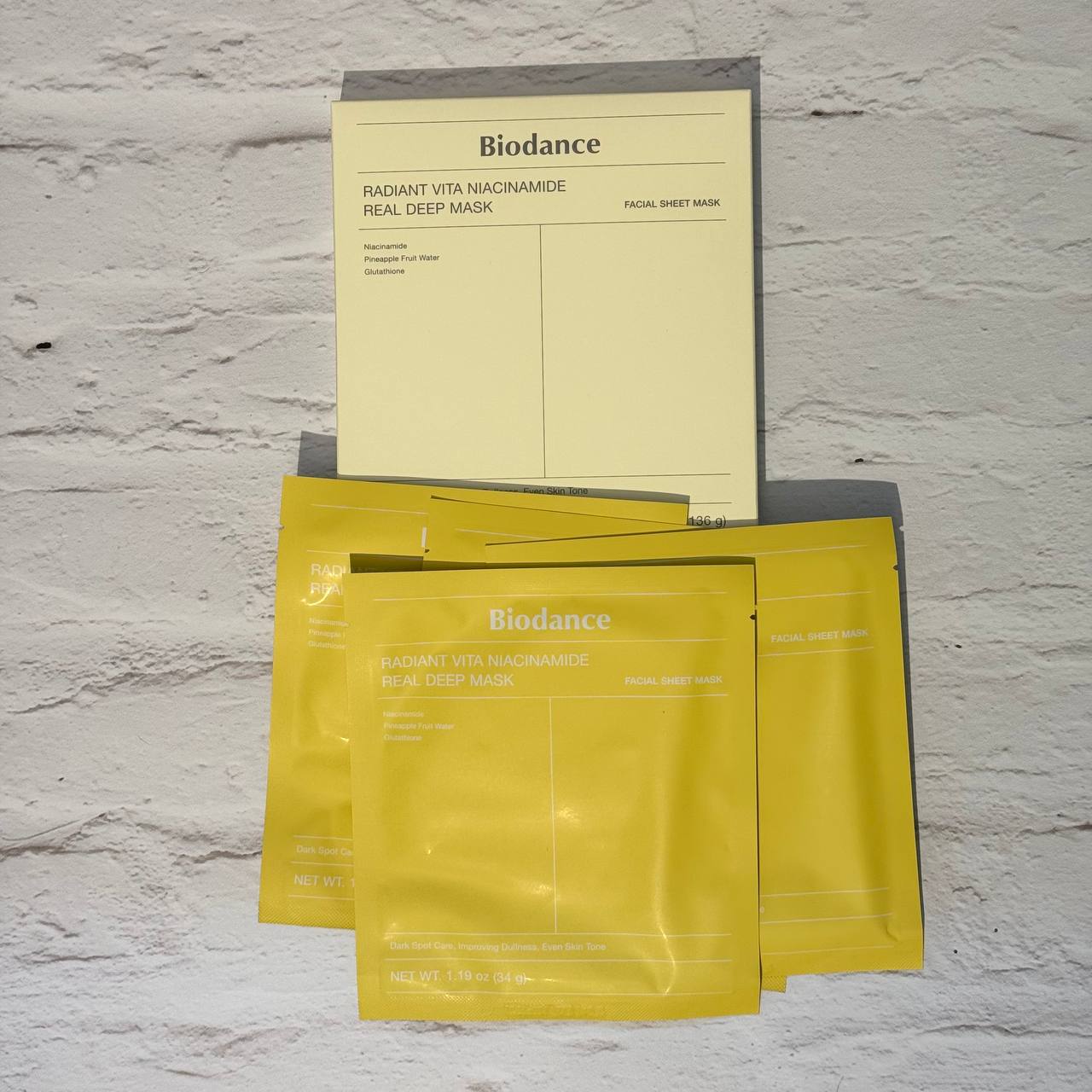 ماسک ویتا نیاسینامید بایودنس ضد لک و روشن کننده پوست 1 ورق باز شده از پک Biodance Radiant Vita Niacinamide Real Deep Mask
