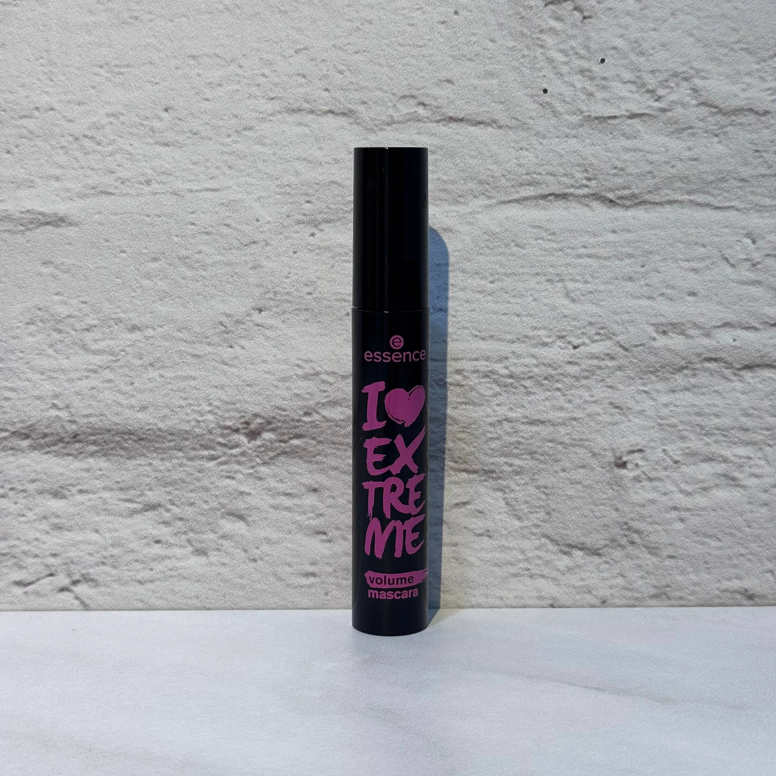 ریمل اسنس مشکی حجم دهنده 12 میل Essence I Love Extreme Volume