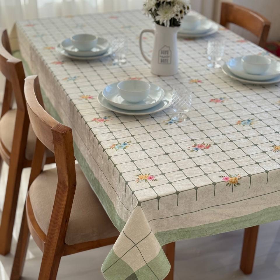 رومیزی و سفره ضدلک طرح گلنار
