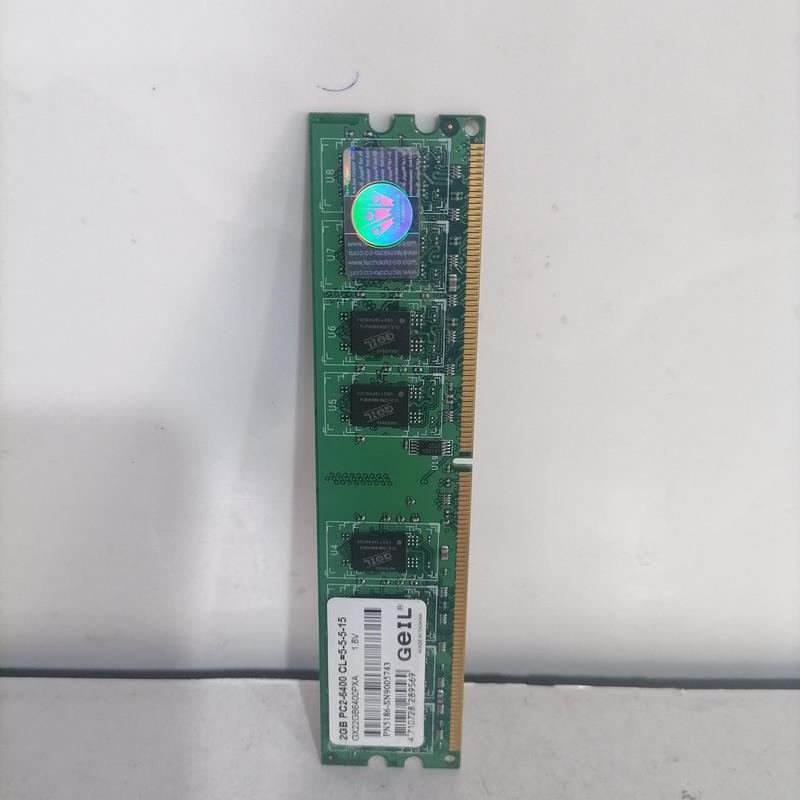 یک عدد رم 2 گیگ DDR2 Geil
