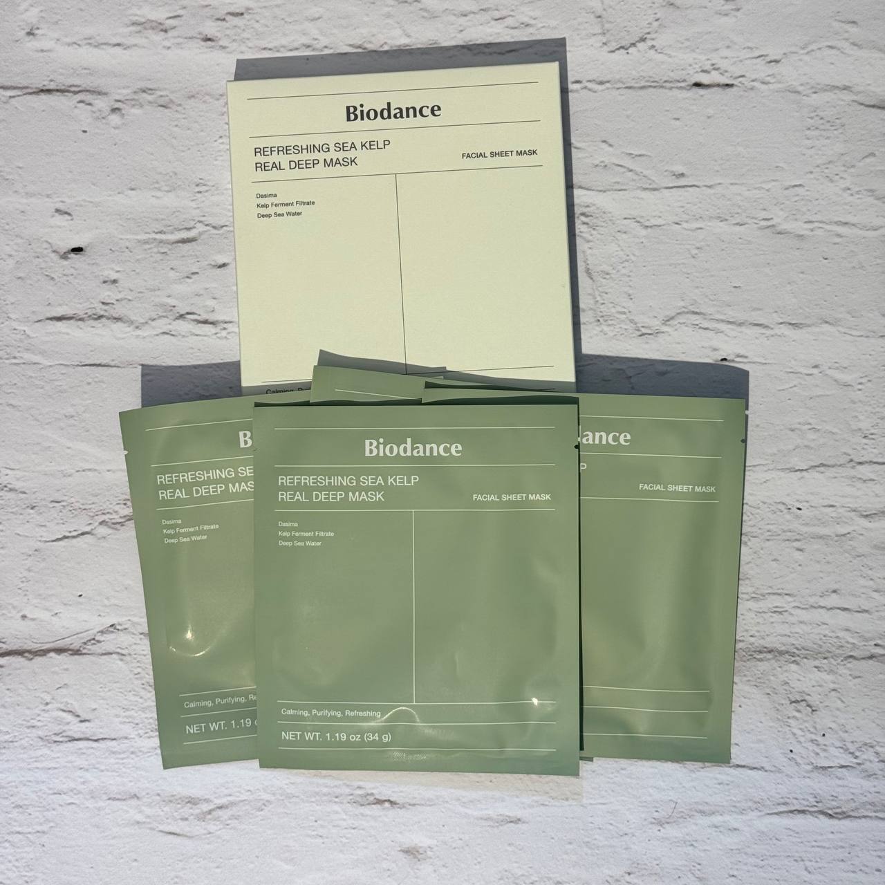 ماسک جلبک دریایی بایودنس تسکین دهنده و کنترل چربی پوست 1 ورق باز شده از پک BIODANCE Refreshing Sea kelp Real Deep Mask