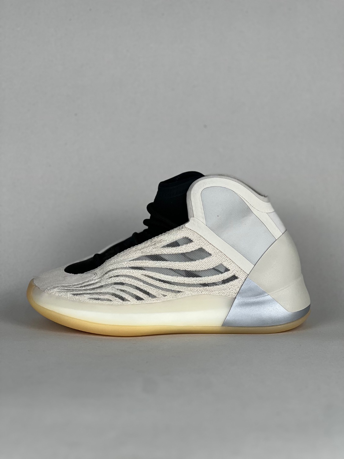 کتونی اورجینال برند ADIDAS مدل (YZY QNTM)سایز (39) کد12032