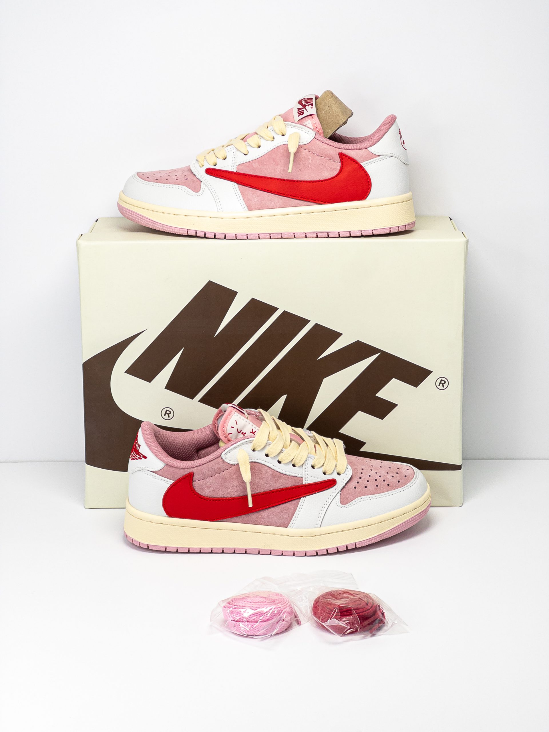 کفش نایک جردن وان لو شای پینک رد  Travis Scott x Air Jordan 1 Low OG Shy Pink Red